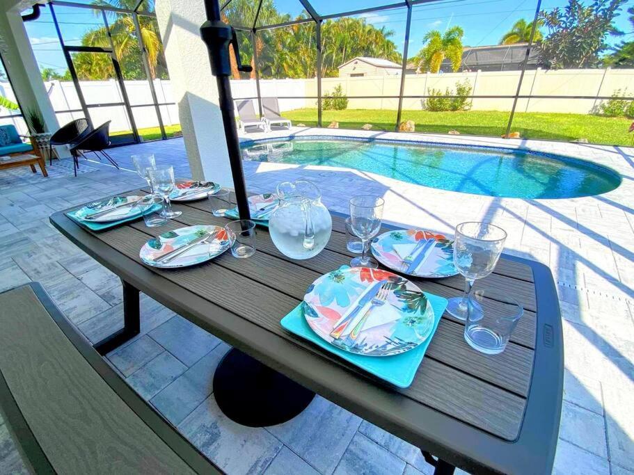 Blue Door Retreat - Luxury Pool Home - Sleeps 8 珊瑚角 外观 照片
