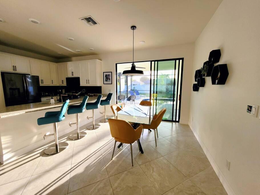 Blue Door Retreat - Luxury Pool Home - Sleeps 8 珊瑚角 外观 照片