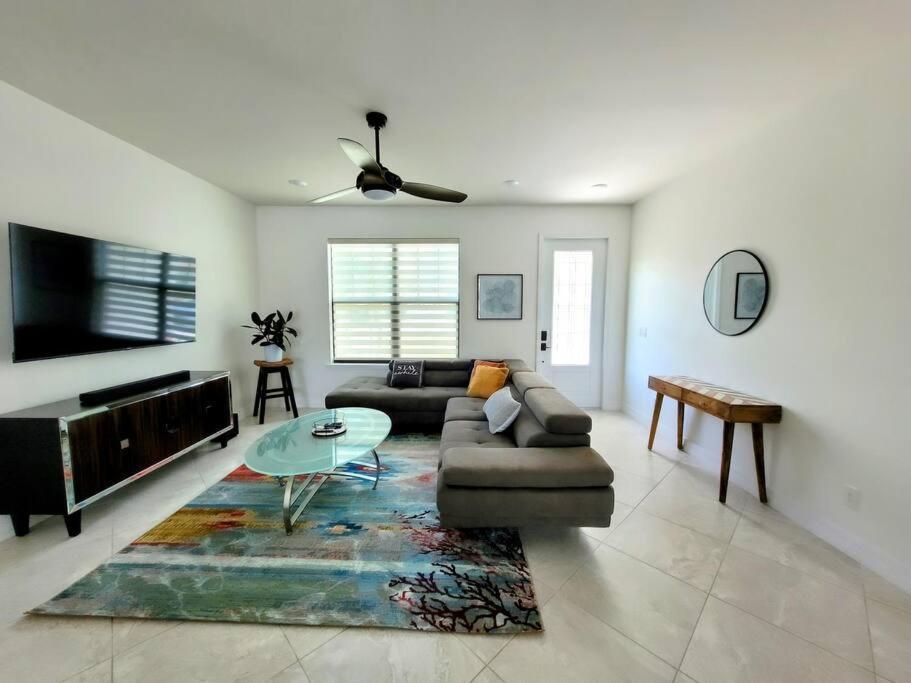 Blue Door Retreat - Luxury Pool Home - Sleeps 8 珊瑚角 外观 照片